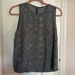 Lululemon size 6 tank top with open back